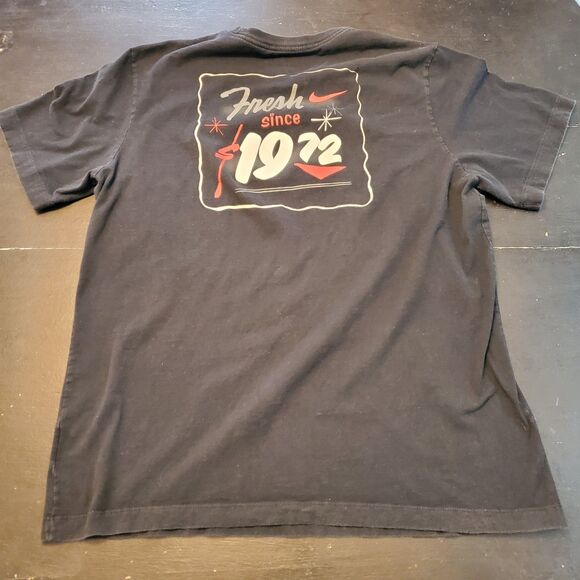 Nike Sportswear Shirt Mens Large Black Red Spellout NSW T Tee 1972 - Picture 3 of 6